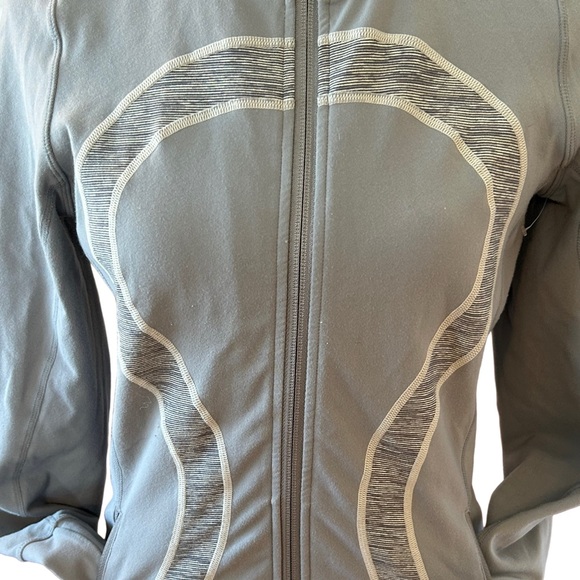 Lululemon Define Jacket Grey Full Zip Thumbholes - Size 6 - Picture 4 of 10